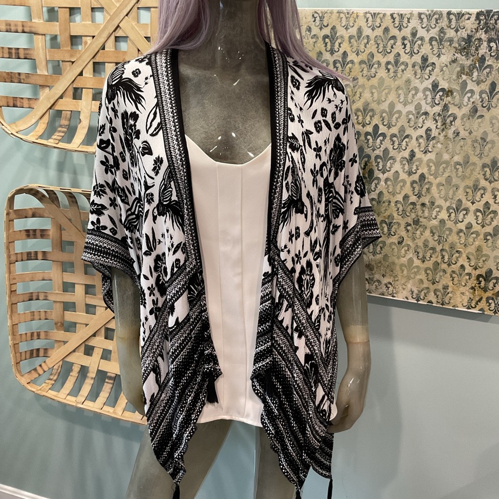 Vince Camuto Black and White Floral Poncho / Kimono